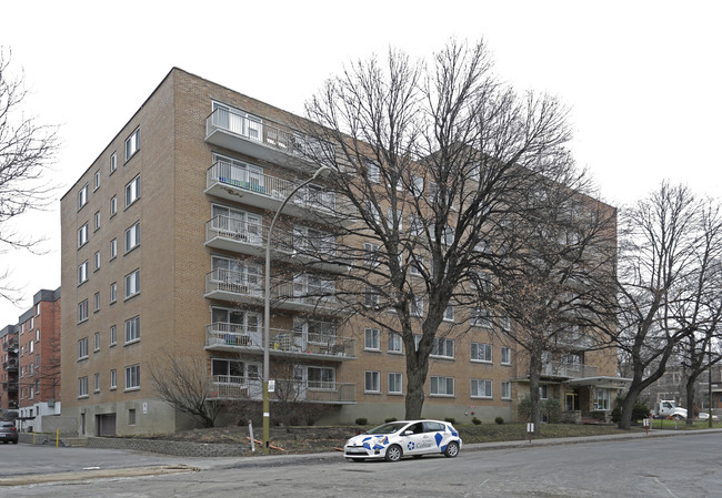 The Bermuda Apartments in Montréal, QC - Building Photo - Building Photo