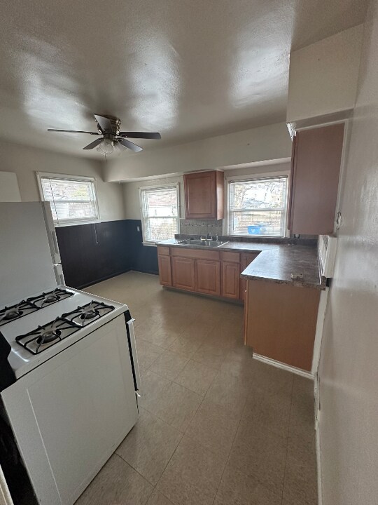 795 Sunningdale Dr in Inkster, MI - Foto de edificio