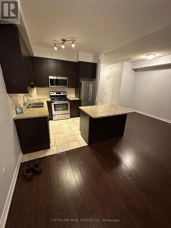 383 Prince of Wales Dr in Mississauga, ON - Building Photo - Building Photo