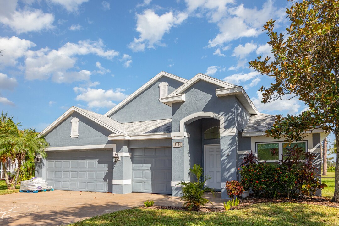 6124 Bobby Jones Ct in Palmetto, FL - Building Photo