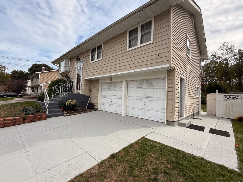 114 Jamie St in Islip Terrace, NY - Building Photo