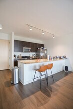 910 W Huron St in Chicago, IL - Building Photo - Building Photo