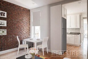 1 Bedroom Apartment in Crown heights, Unit 7 in Brooklyn, NY - Building Photo