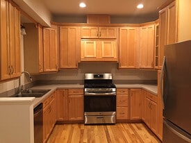 115 W Maumee St, Unit 2 in Adrian, MI - Building Photo