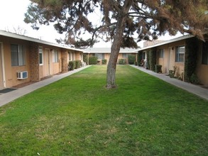 Megan Circle in Hanford, CA - Building Photo - Building Photo