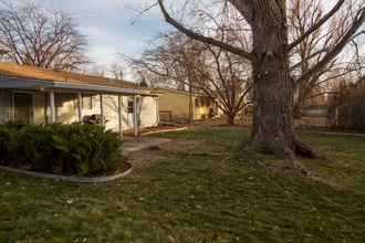 1305 Briarwood Rd in Fort Collins, CO - Foto de edificio - Building Photo