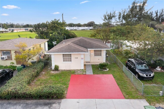 745 NW 3rd Ct in Hallandale Beach, FL - Building Photo - Building Photo