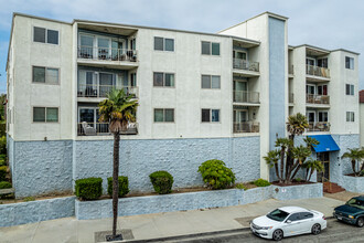 3707 E Livingston Dr in Long Beach, CA - Building Photo - Building Photo