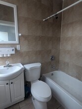 672 Congress Ave, Unit 4 in New Haven, CT - Building Photo - Building Photo