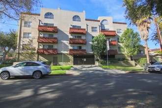 The Premier on Moorpark in Sherman Oaks, CA - Building Photo - Building Photo