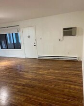 103 Amberly Dr in Englishtown, NJ - Building Photo - Building Photo