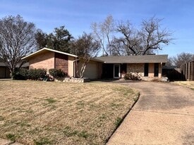 928 Wisteria Way in Richardson, TX - Building Photo
