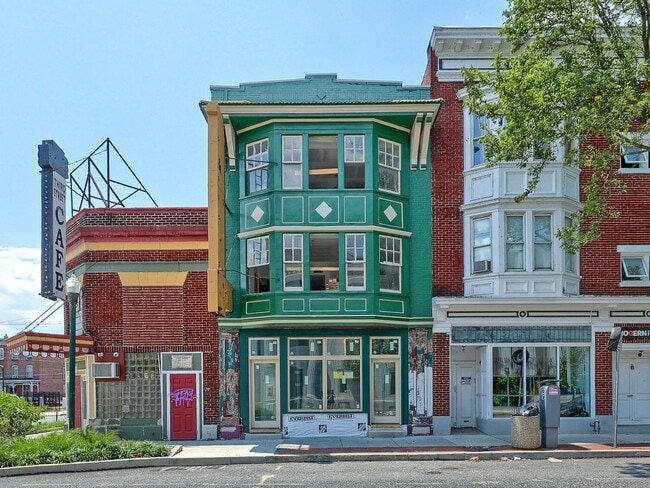 property at 1402 N 3rd St