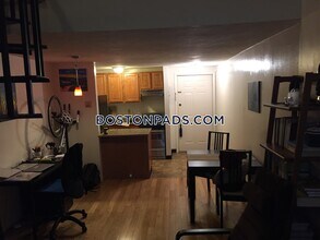 385 Dorchester St, Unit A8 in Boston, MA - Foto de edificio - Building Photo