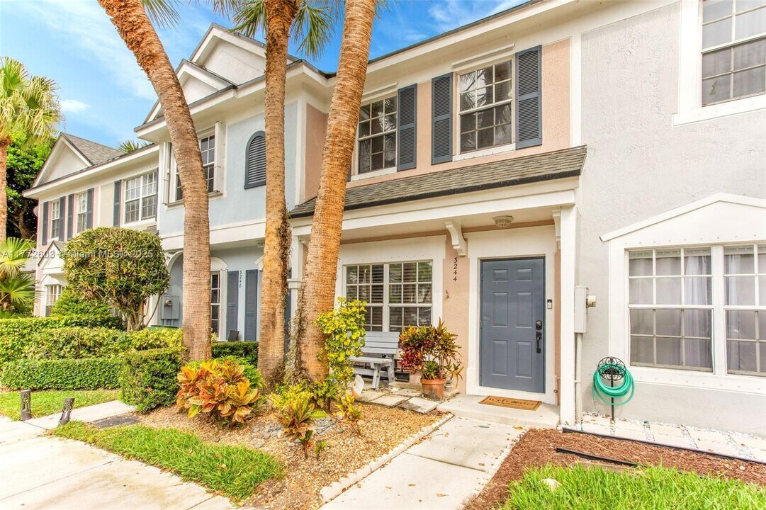 3244 Festival Dr in Margate, FL - Building Photo