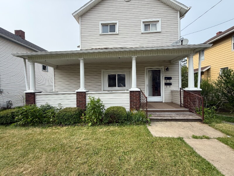 102 W Chartes St in New Castle, PA - Foto de edificio