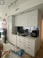 215 Queen St W in Toronto, ON - Building Photo - Building Photo