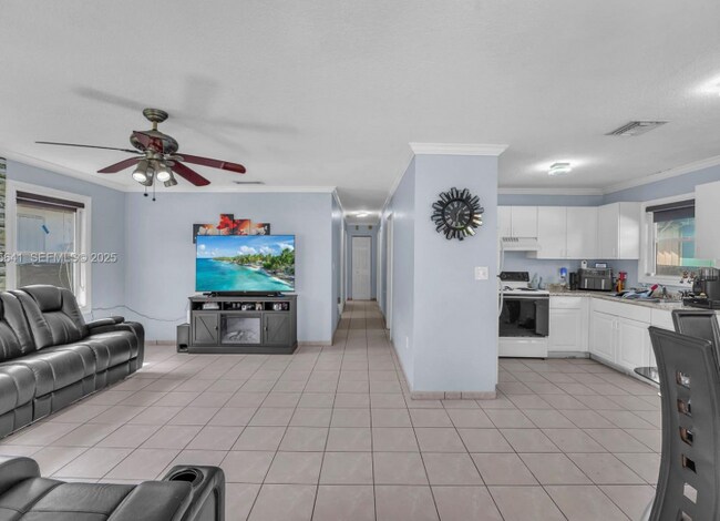 12217 SW 203rd Ter in Miami, FL - Foto de edificio - Building Photo