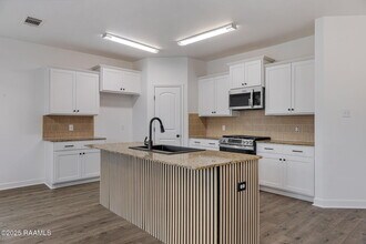 326 Forest Grove Dr in Youngsville, LA - Building Photo - Building Photo