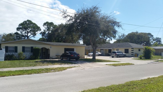 210 N 28th St in Fort Pierce, FL - Building Photo - Building Photo