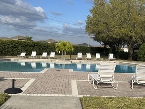 3822 Milflores Dr in Ruskin, FL - Building Photo - Building Photo