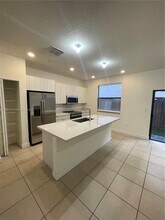 10443 NW 82nd St in Doral, FL - Building Photo - Building Photo