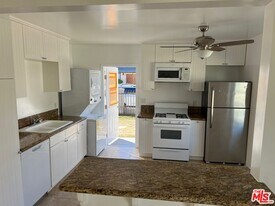 13636 Cerise Ave in Hawthorne, CA - Building Photo