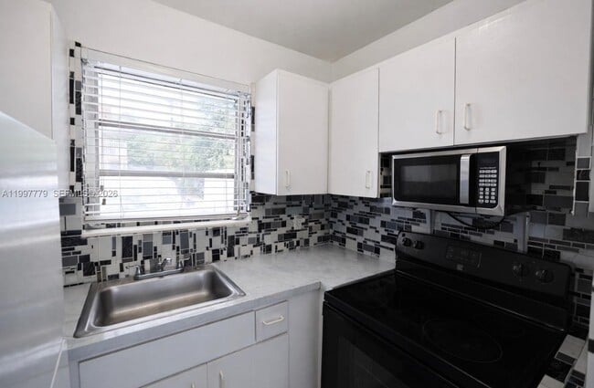 4381 W Flagler St in Coral Gables, FL - Building Photo - Building Photo