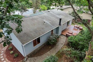 1522 Bal Harbor Ct in Herndon, VA - Building Photo