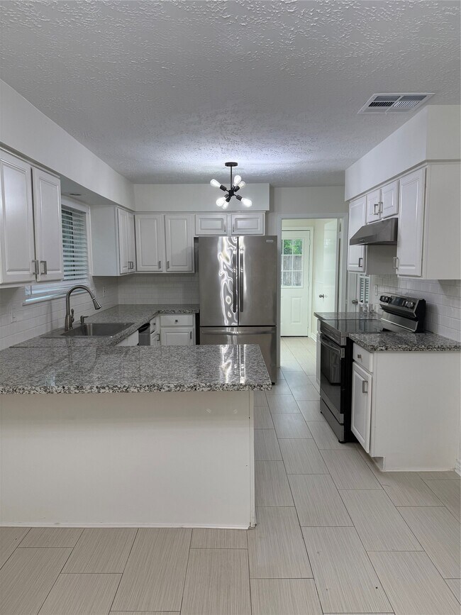 2318 Aprilmont Dr in Sugar Land, TX - Building Photo - Building Photo