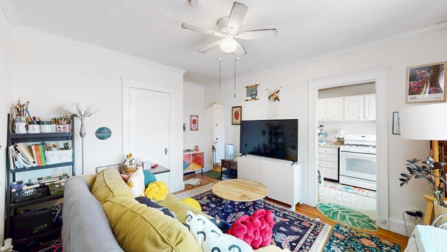 15 Governors Ave, Unit 16 in Medford, MA - Foto de edificio - Building Photo