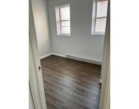 56 Johnson St-Unit -9 in Lynn, MA - Foto de edificio - Building Photo