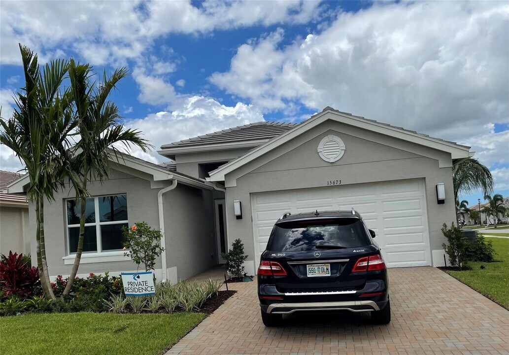 15673 SW Egret Coast Dr in Port St. Lucie, FL - Building Photo