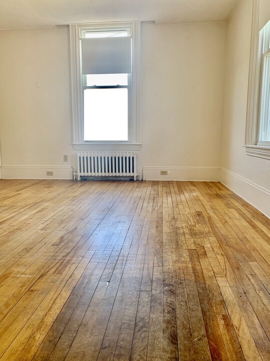 38 Cutts Ave, Unit B in Saco, ME - Building Photo