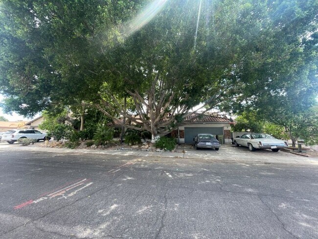 property at 6049 W Grandview Rd