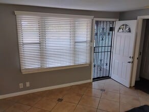 664 W 3rd St in Los Angeles, CA - Foto de edificio - Building Photo