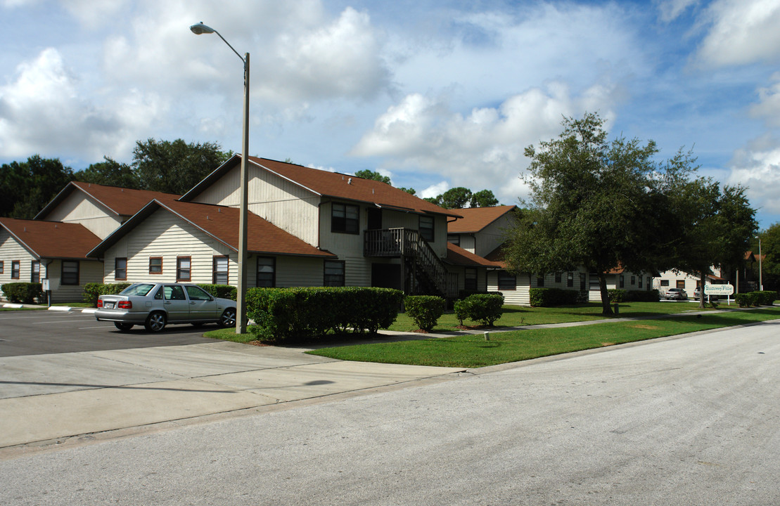 Breezeway Villas Apartments in Pinellas Park, FL - Building Photo