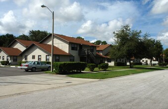 Breezeway Villas Apartments in Pinellas Park, FL - Foto de edificio - Building Photo