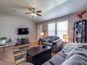 9651 Oak Hill Dr in Willis, TX - Building Photo - Building Photo