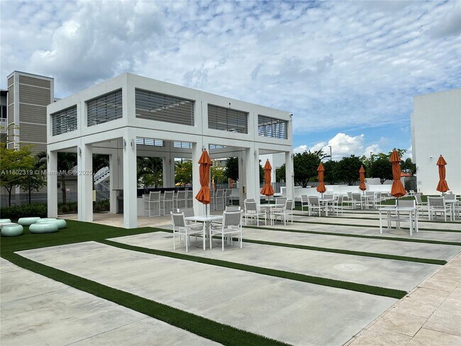 6455 NW 103rd Pl, Unit 303 in Doral, FL - Building Photo - Building Photo