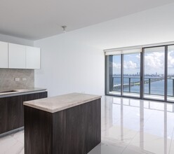 3131 NE 7th Ave, Unit 3505 in Miami, FL - Foto de edificio - Building Photo