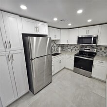 16710 NE 9th Ave in North Miami Beach, FL - Building Photo - Building Photo