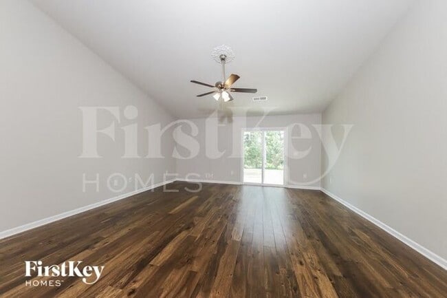 1049 Solstice St in Rural Hall, NC - Foto de edificio - Building Photo