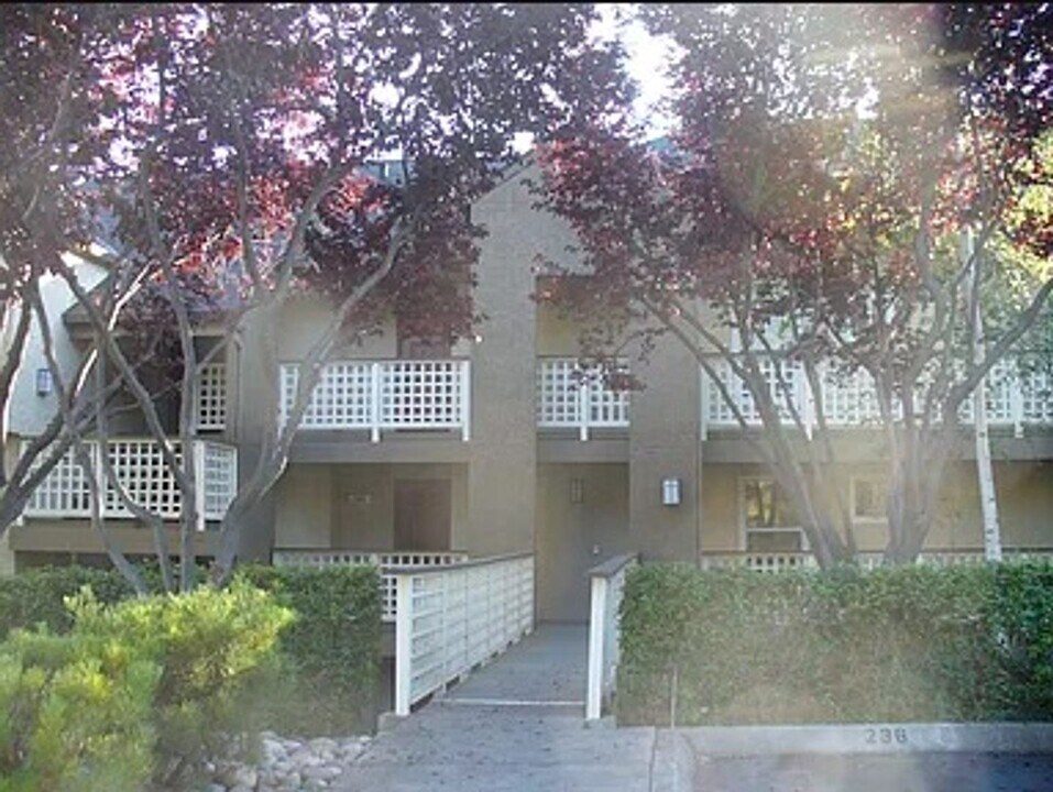 685 Dartmore Ln in Hayward, CA - Building Photo