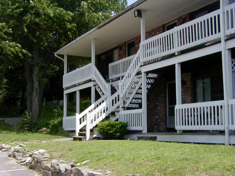 2 N Main St in Newmarket, NH - Building Photo