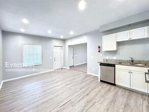 2175 Fairburn Rd SW in Atlanta, GA - Foto de edificio - Building Photo