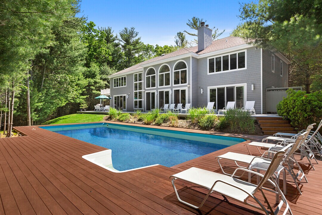 28 Crooked Hwy in East Hampton, NY - Building Photo