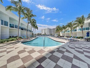1945 S Ocean Dr, Unit 1405 in Hallandale Beach, FL - Foto de edificio - Building Photo