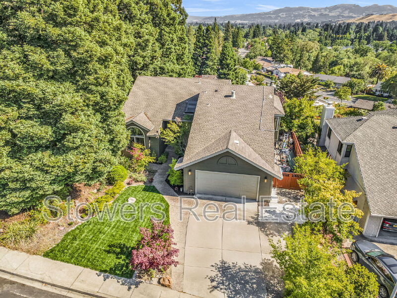325 Paraiso Dr in Danville, CA - Building Photo