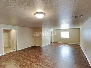 169 E 2400 S in Clearfield, UT - Foto de edificio - Building Photo